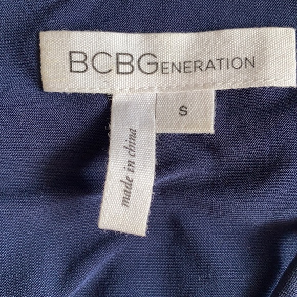 Cute BCBG cami with lace overlay - Picture 5 of 5